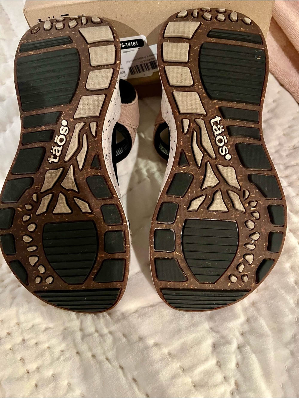 Taos Footwear Beige and Black Sport Sandals with Cushioned Sole - Picture 4 of 4